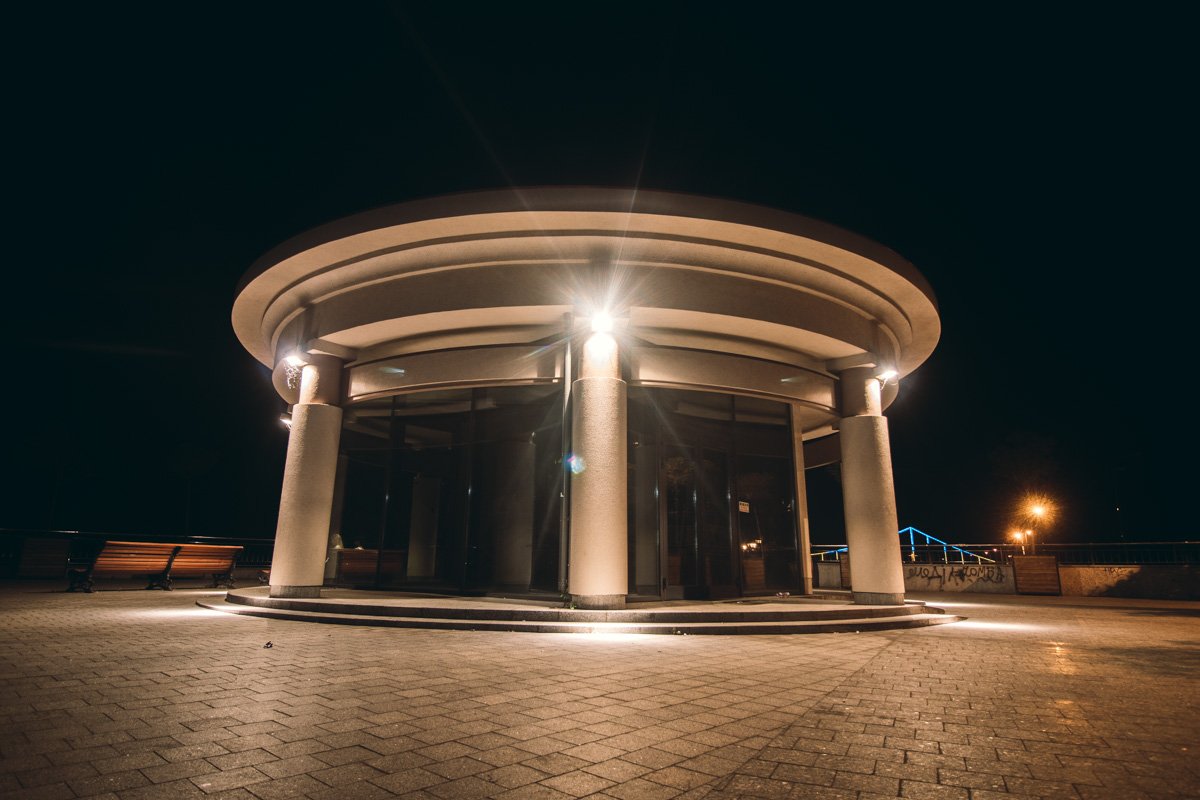 Такой вид открывается под покровом темноты