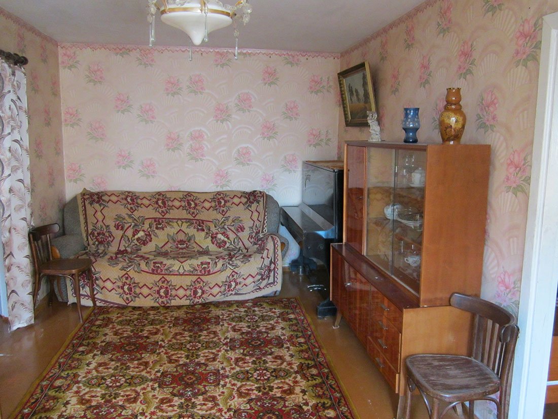 Самая дешевая квартира в месяц стоит 7 900 гривен, однако она потрепанна годами, а мебель со времен СССР Самая дешевая квартира в месяц стоит 7 900 гривен, однако она потрепанна годами, а мебель со времен СССР