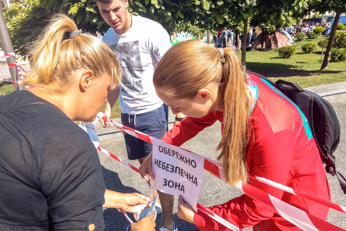 Собираются перекрыть и проезжую часть Собираются перекрыть и проезжую часть