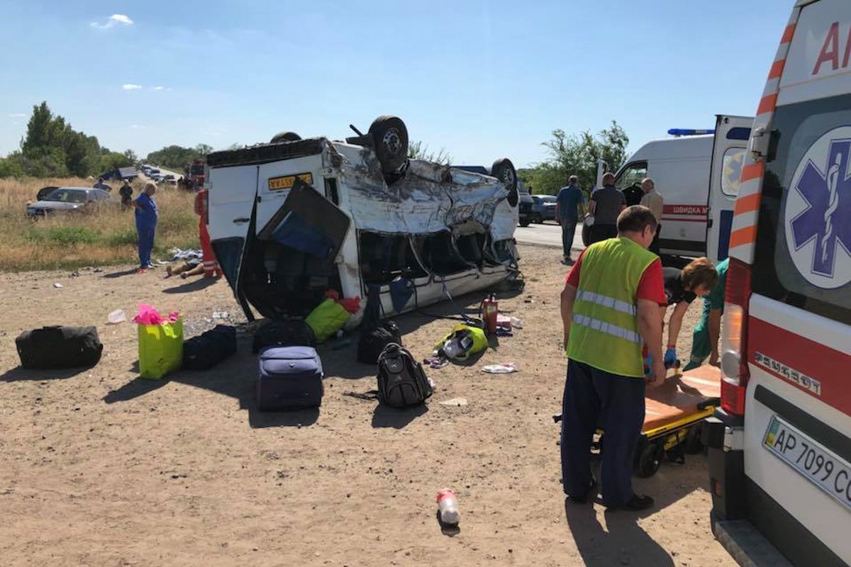 Авария случилась на трассе "Харьков-Симферополь" в районе села Каменское