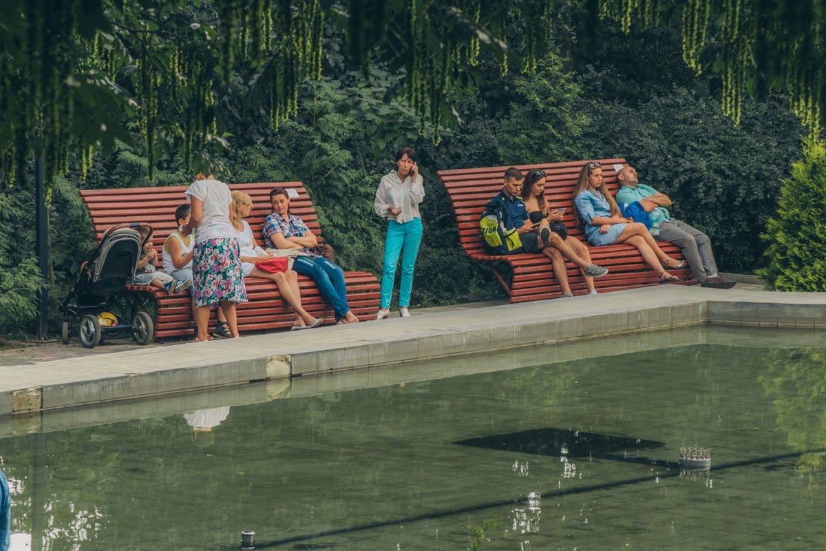 Для жителей и гостей столицы - это комфортное место, где можно укрыться в тени густых деревьев 