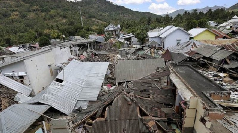 В Индонезии погибли 389 человек во время землетрясения В Индонезии погибли 389 человек во время землетрясения