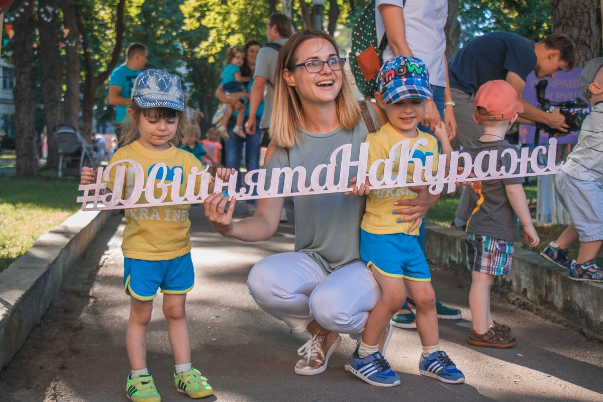 Родители рассказали, что узнали о таком событие в интернете и с радостью пришли побить прошлогодний рекорд 