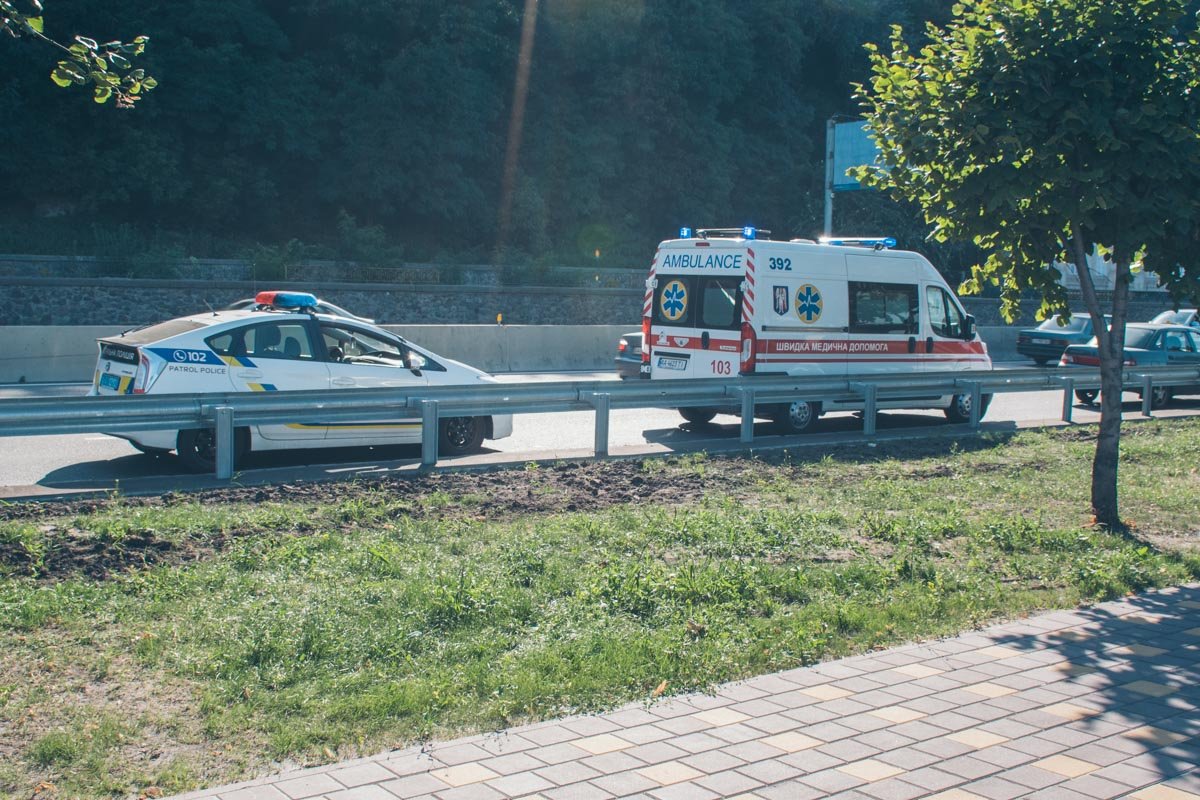 В субботу, 11 августа, в Днепре нашли утонувшую девушку В субботу, 11 августа, в Днепре нашли утонувшую девушку