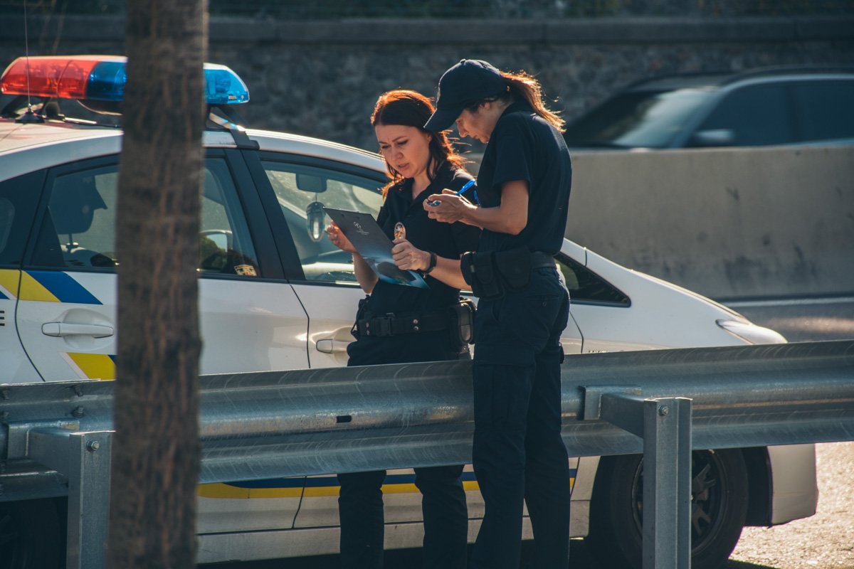 На месте работали правоохранители для установления деталей случившегося На месте работали правоохранители для установления деталей случившегося