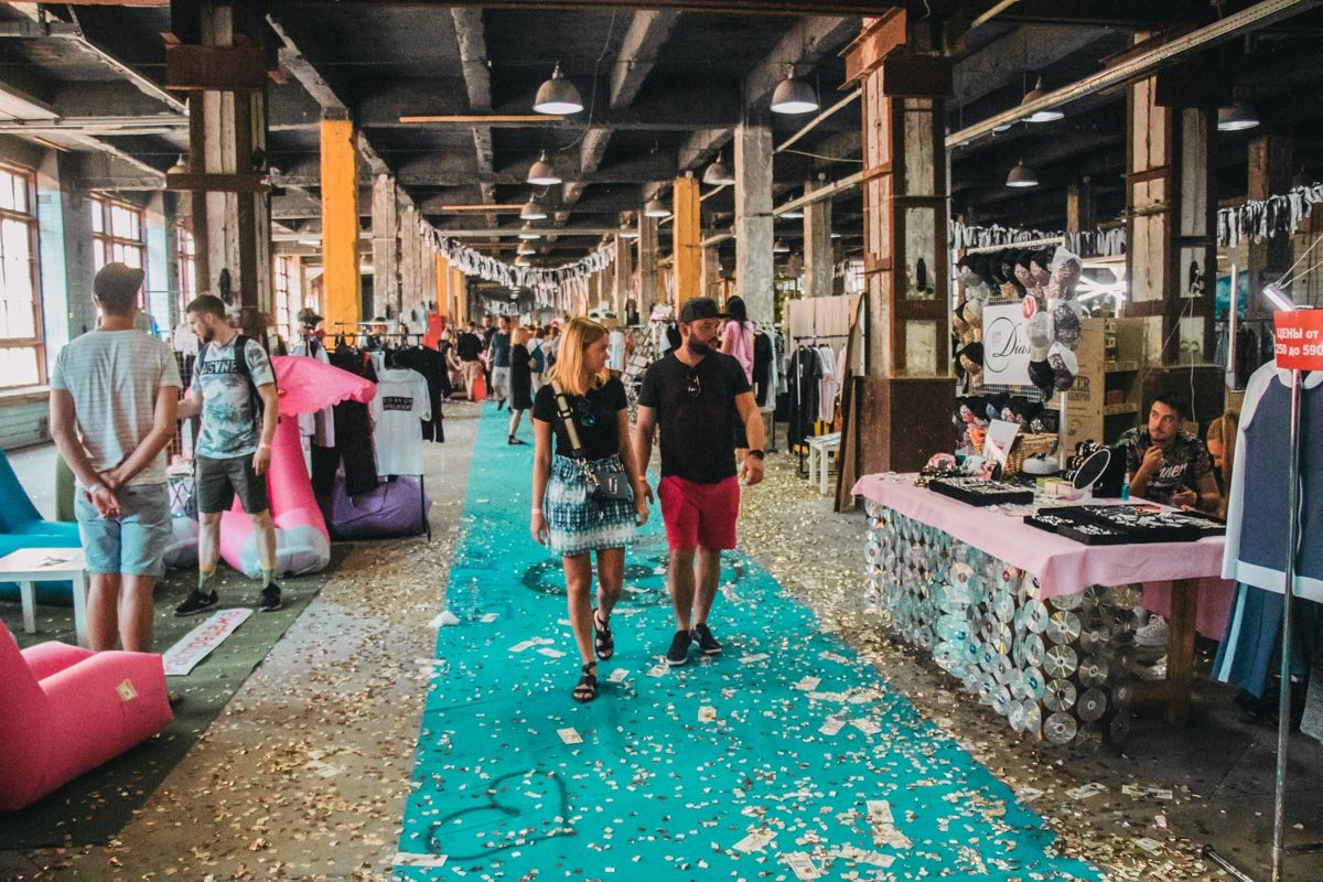 Супер-крутая и яркая барахолка