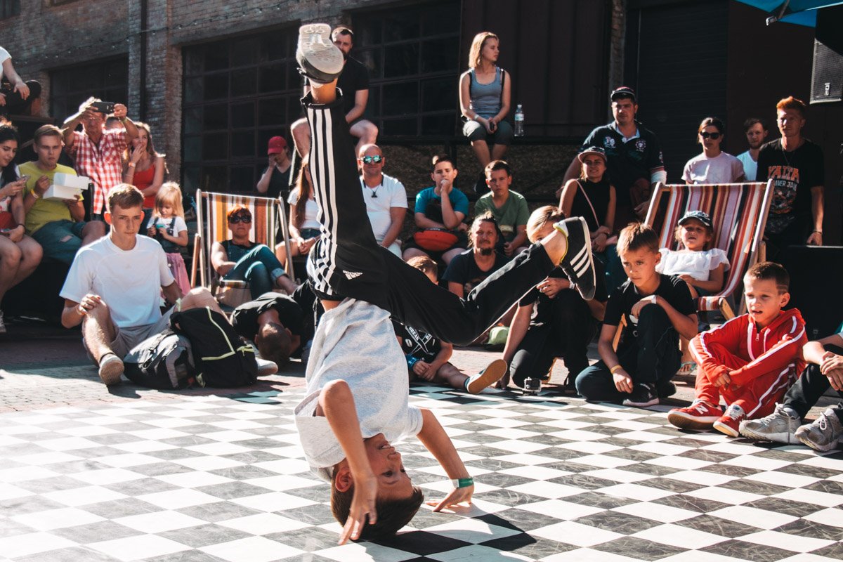 А в исполнении детей это выглядит еще круче!