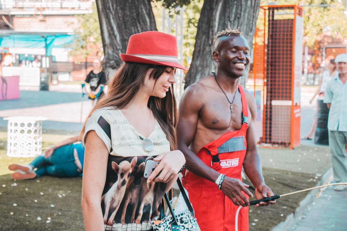 Мимо такого "рэпера" сложно пройти 