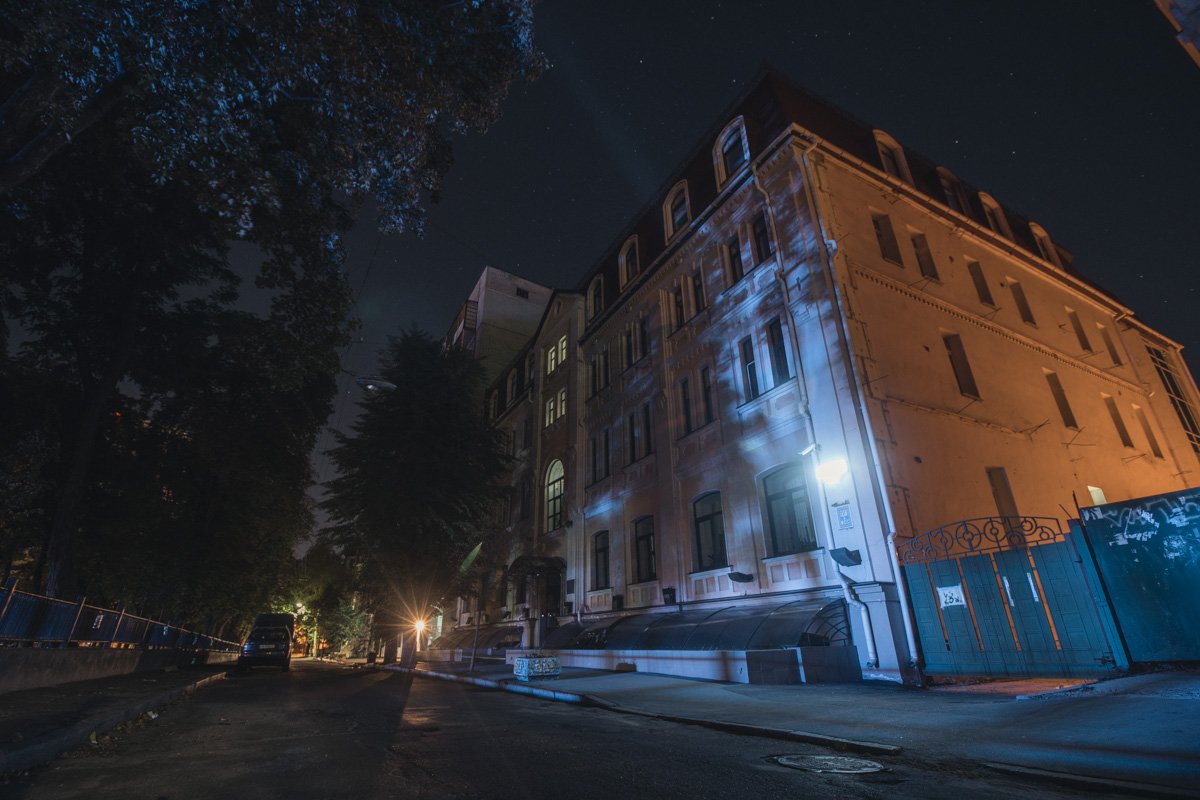 Здесь тихо, спокойно и уютно Здесь тихо, спокойно и уютно