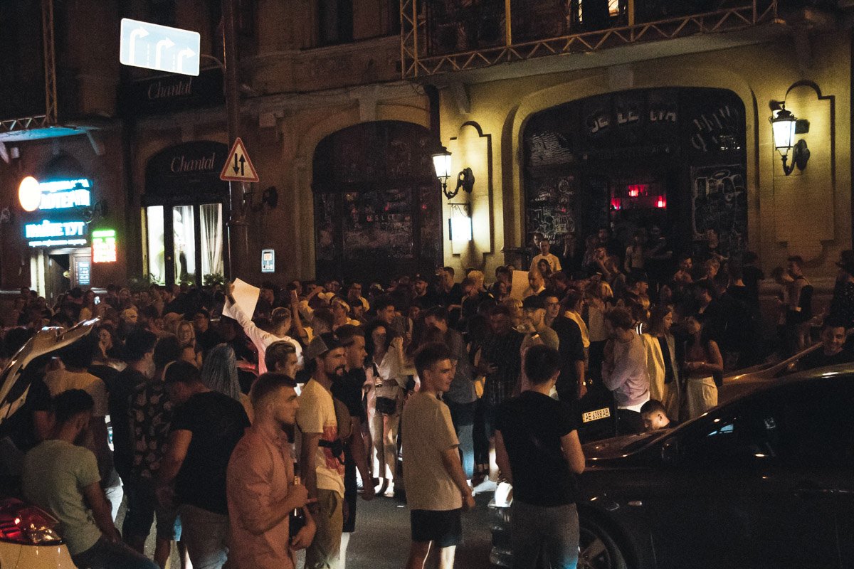 Субботняя Бессарабка не ожидала такого количества гостей Субботняя Бессарабка не ожидала такого количества гостей