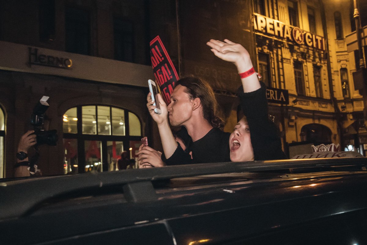 Нельзя было просто взять и уехать домой Нельзя было просто взять и уехать домой