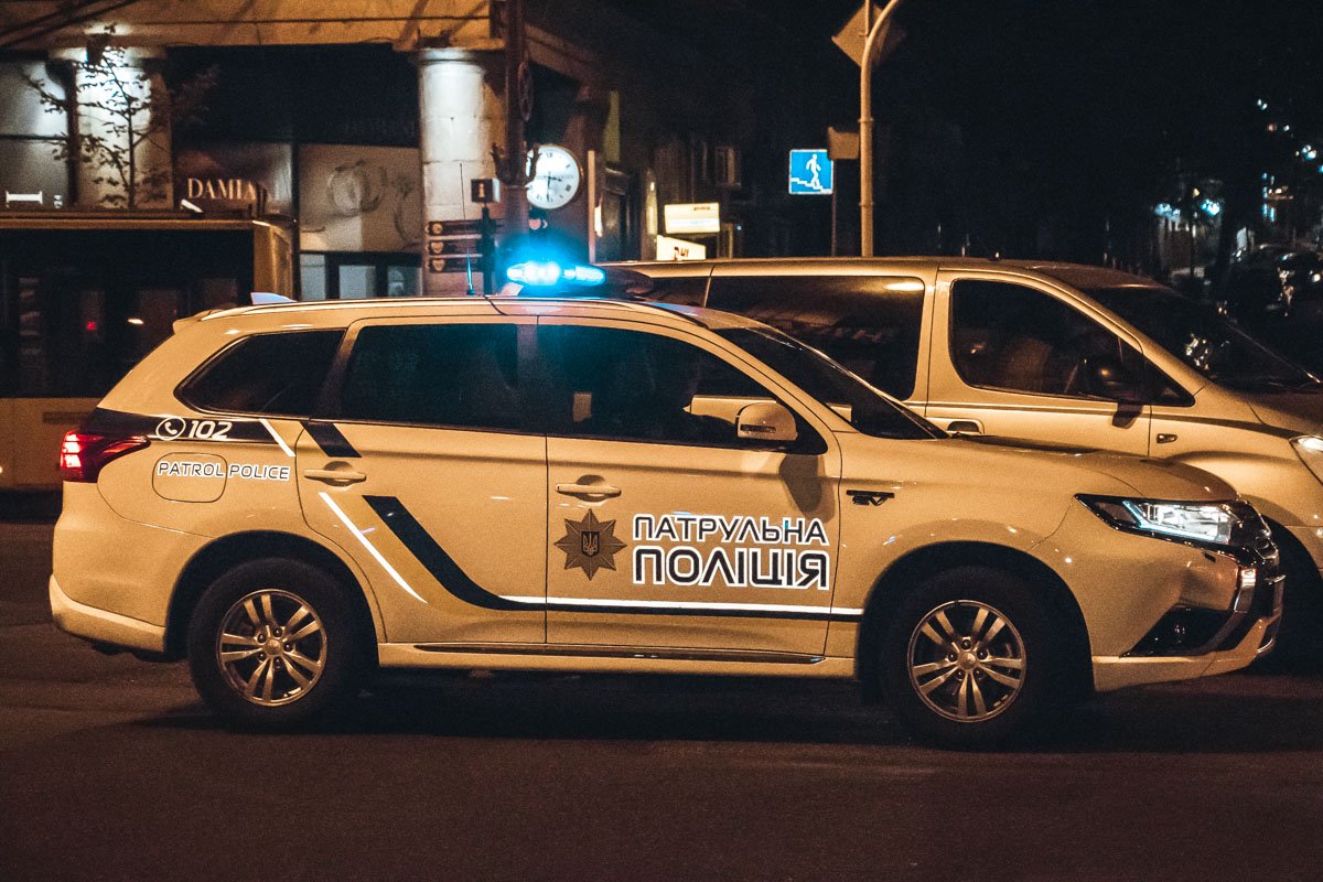 Полиция перекрыла движение и все начали расходиться Полиция перекрыла движение и все начали расходиться