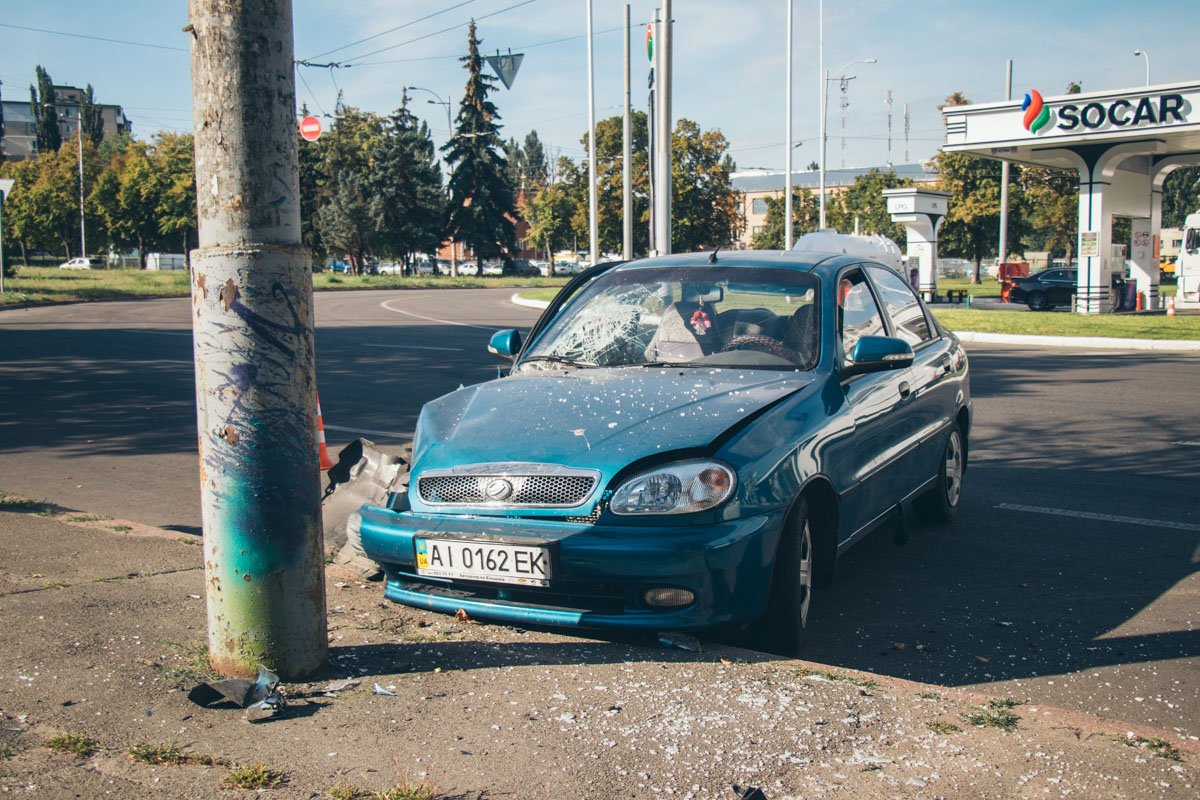 На улице Героев Космоса произошла авария с участием автомобиля Lanos