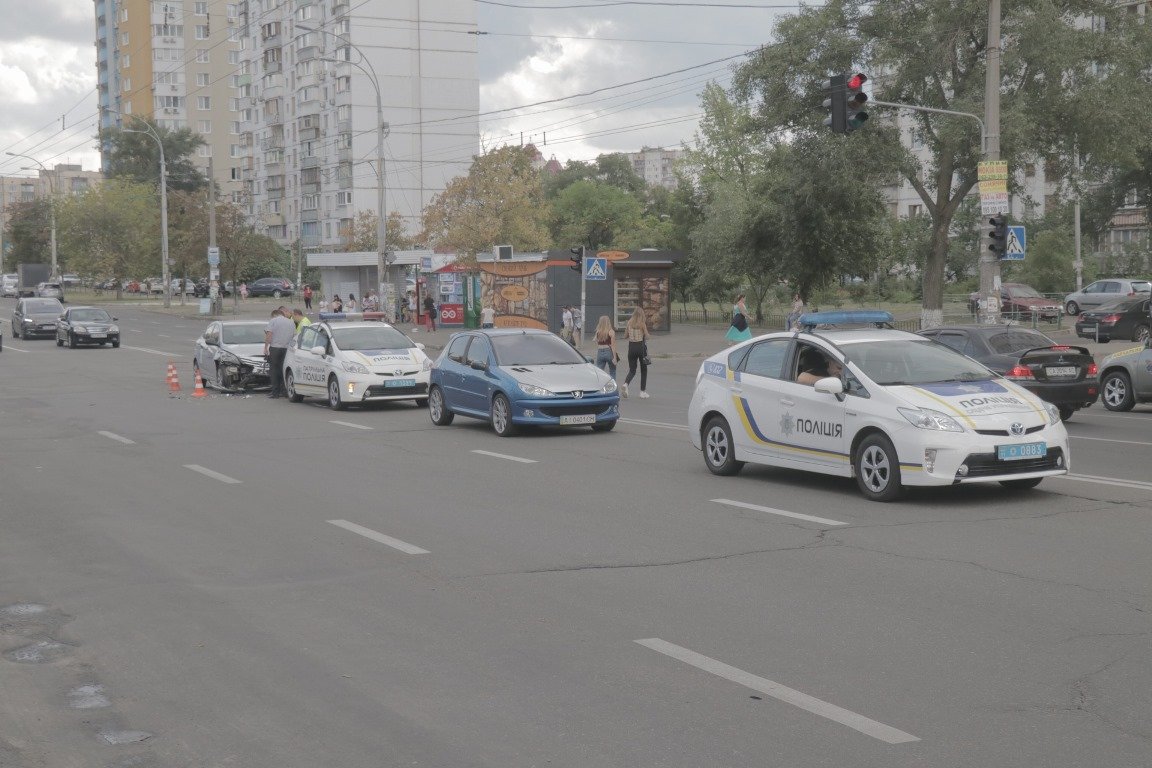 12 августа по адресу проспект Героев Сталинграда, 46 произошла авария с участием такси Uber и автомобиля Lada 2170
