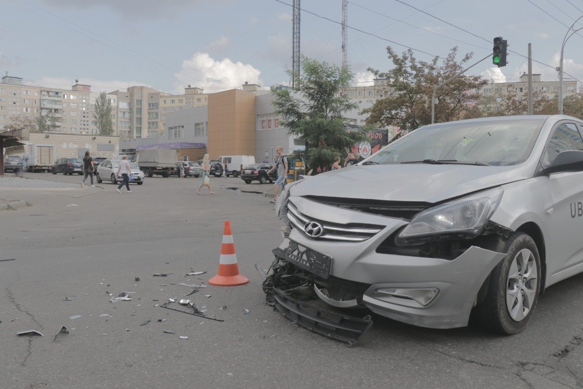 В момент столкновения в такси сидели 2 пассажира