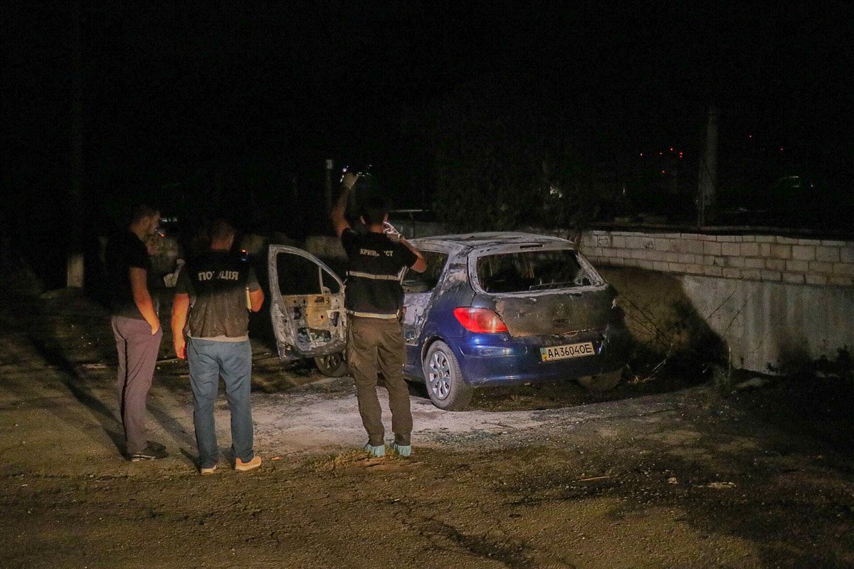 В Киеве нашли машину преступников, которые ограбили ювелирный магазин на Нивках и убили охранника