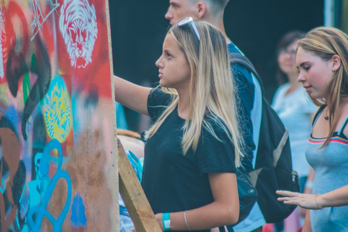 Желающие посетили мастер-классы по граффити, рисункам и аппликациям Желающие посетили мастер-классы по граффити, рисункам и аппликациям