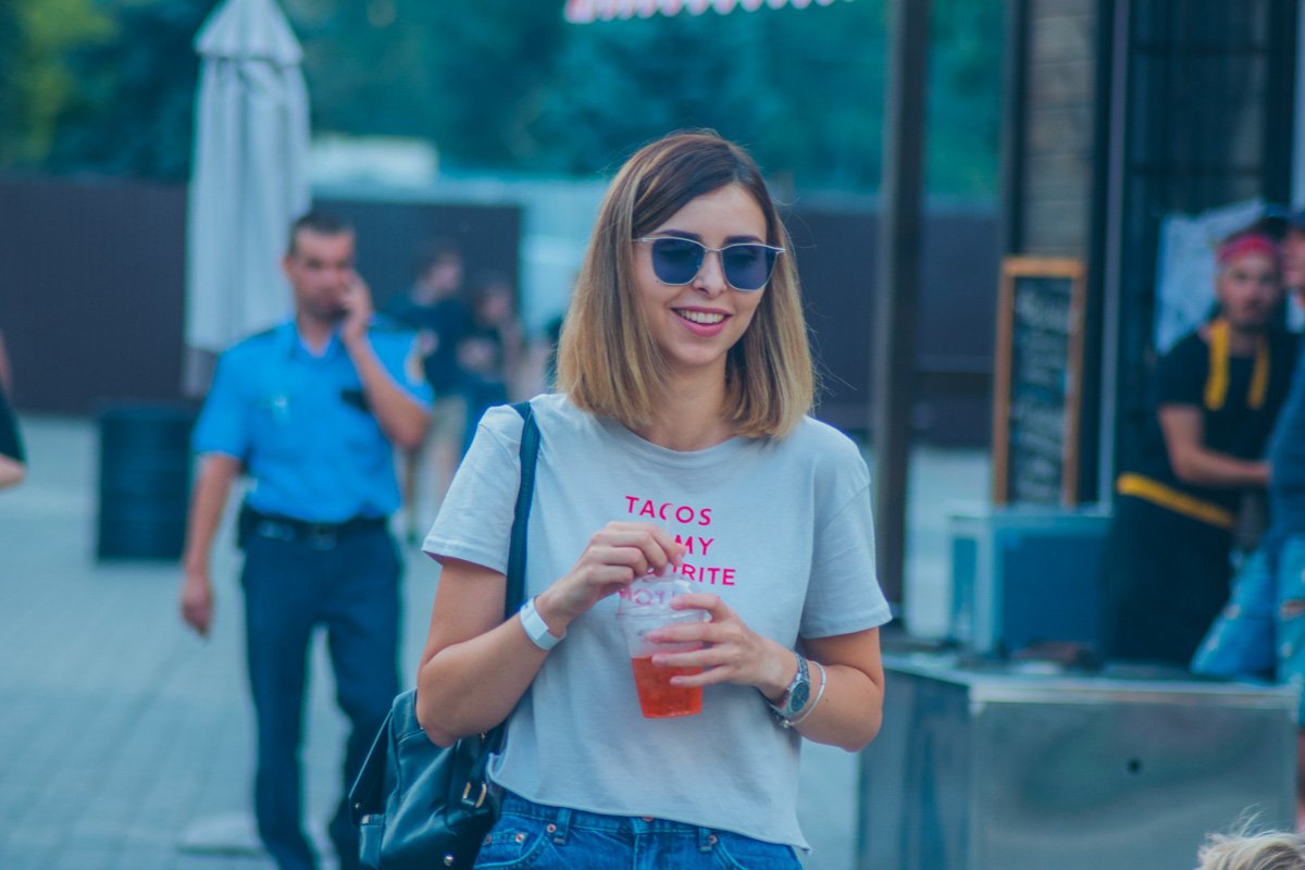 С хорошим напитком и настроение улучшается