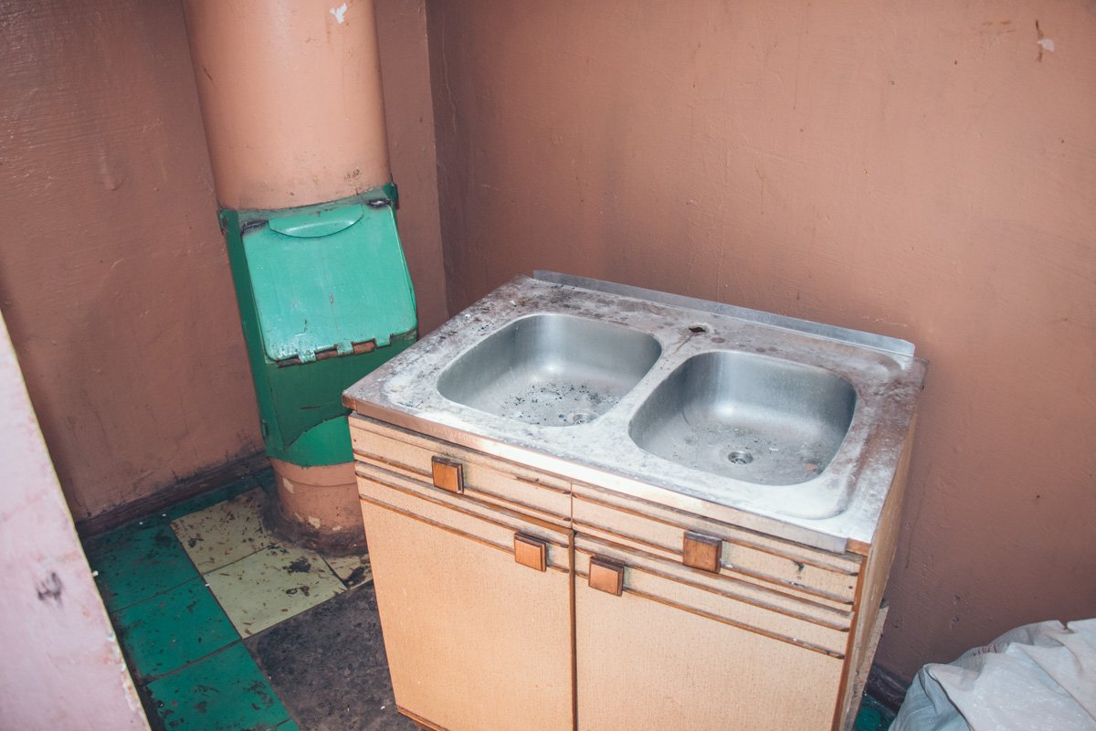 Большинство жителей подъезда хотят закрыть мусоропровод, чтобы улучшить санитарные показатели