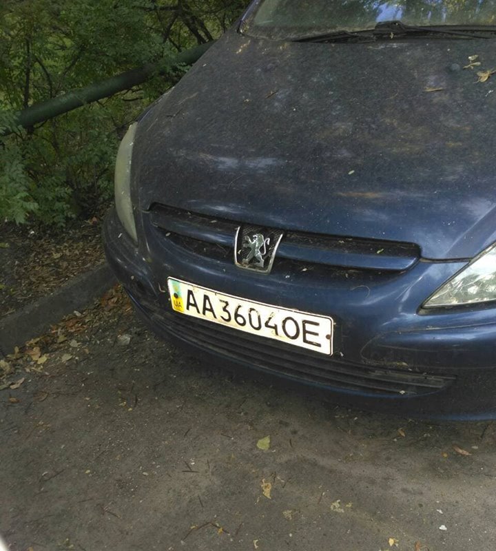 За два дня до преступления автомобиль еще стоял во дворе жилого дома. Фото из личных источников