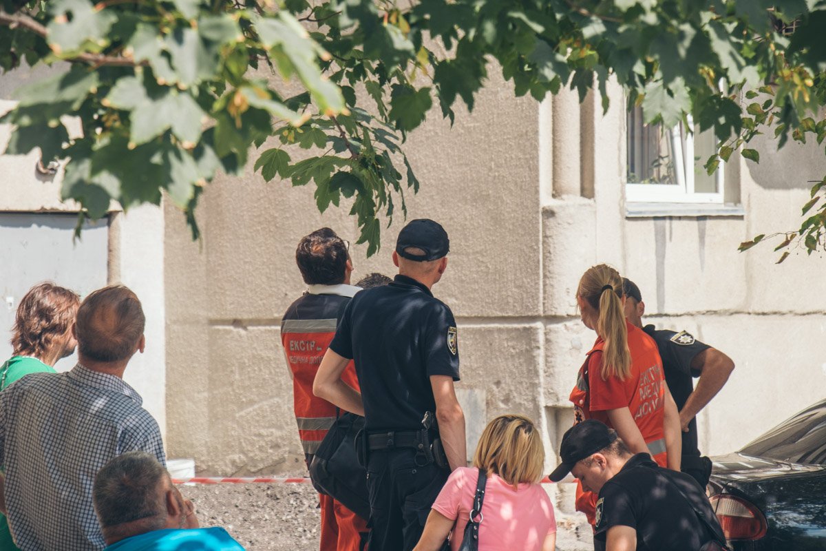 По словам местных жителей, это был суицид