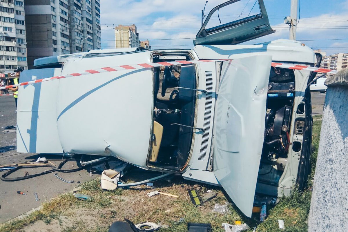 Предварительно, ВАЗ и не уступил дорогу "Волге", которая ехала по главной