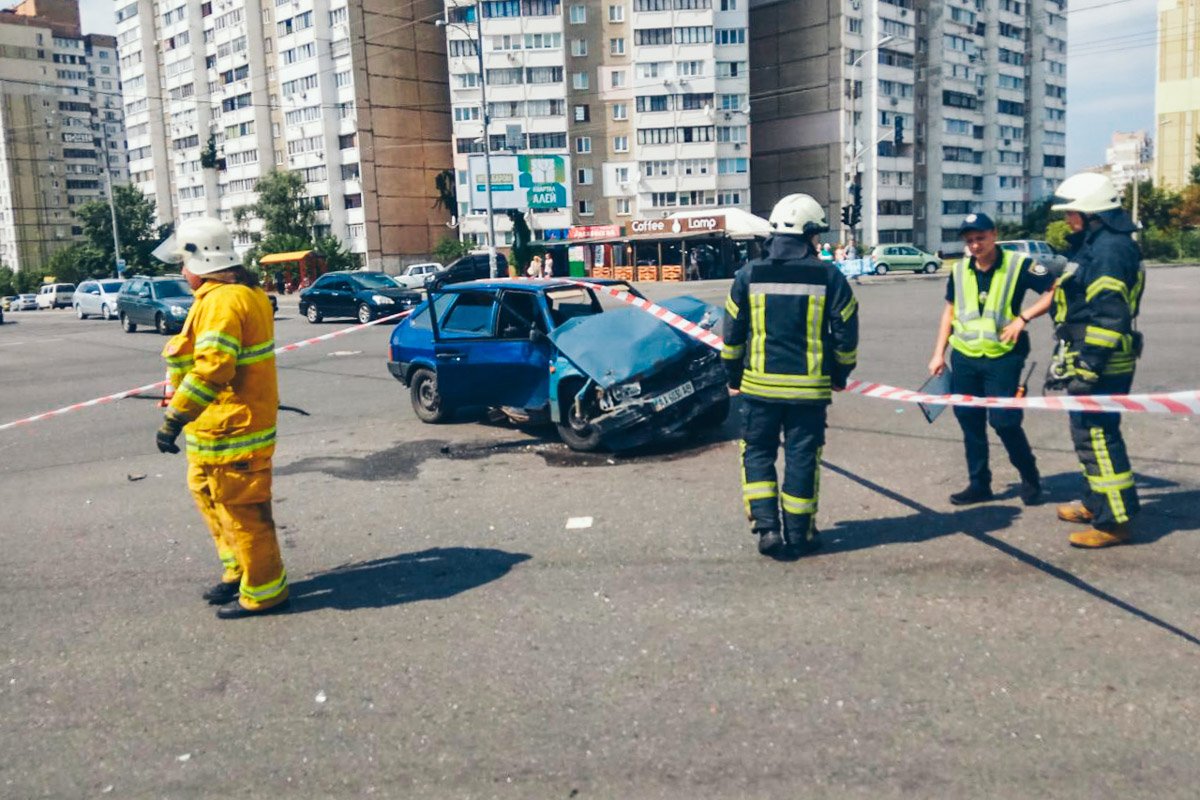 На месте работала полиция и машина ГСЧС