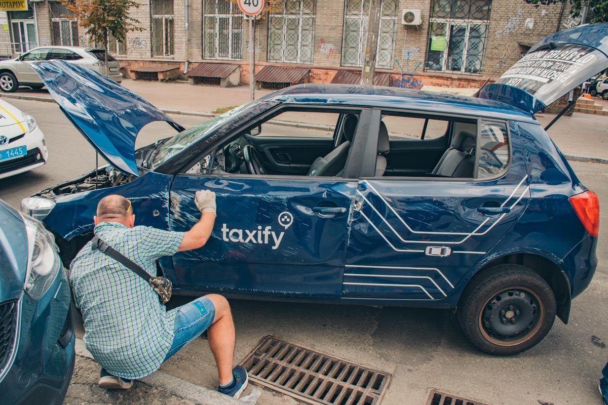 Авария произошла на пересечении улиц Почайнинской и Туровской Авария произошла на пересечении улиц Почайнинской и Туровской