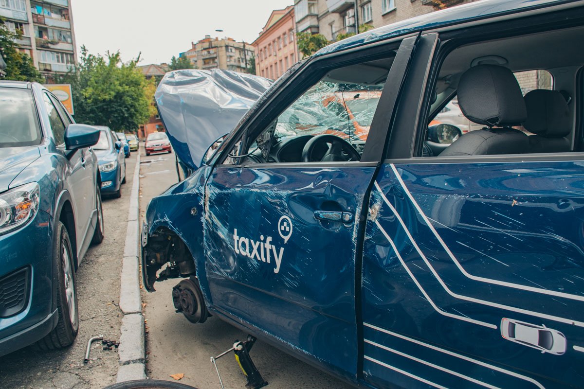 Водитель на Skoda не уступил дорогу Daewoo, который ехал по главной Водитель на Skoda не уступил дорогу Daewoo, который ехал по главной