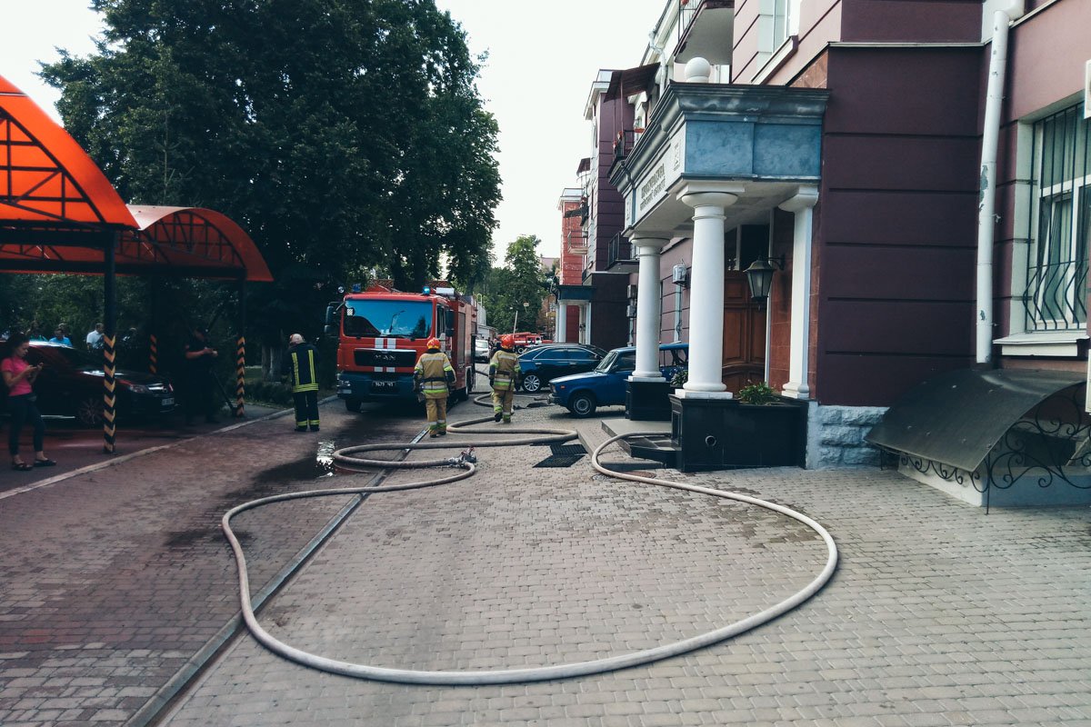 13 августа в Киеве по адресу бульвар Леси Украинки 27/2 горела областная прокуратура