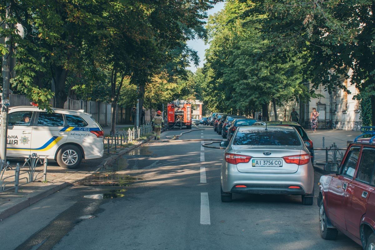 На месте работали патрульные для установления подробностей случившегося