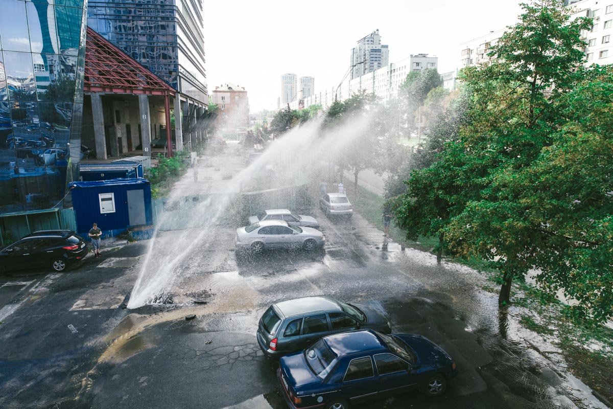 Фонтан у ЗАГСа бил около 40 минут Фонтан у ЗАГСа бил около 40 минут