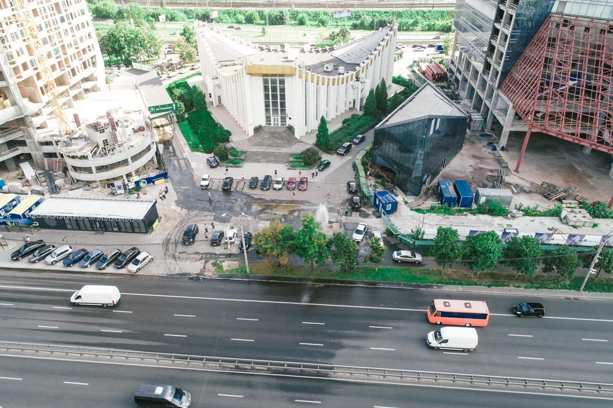 На место происшествия так и не приехали сотрудники «Киевводоканала» На место происшествия так и не приехали сотрудники «Киевводоканала»