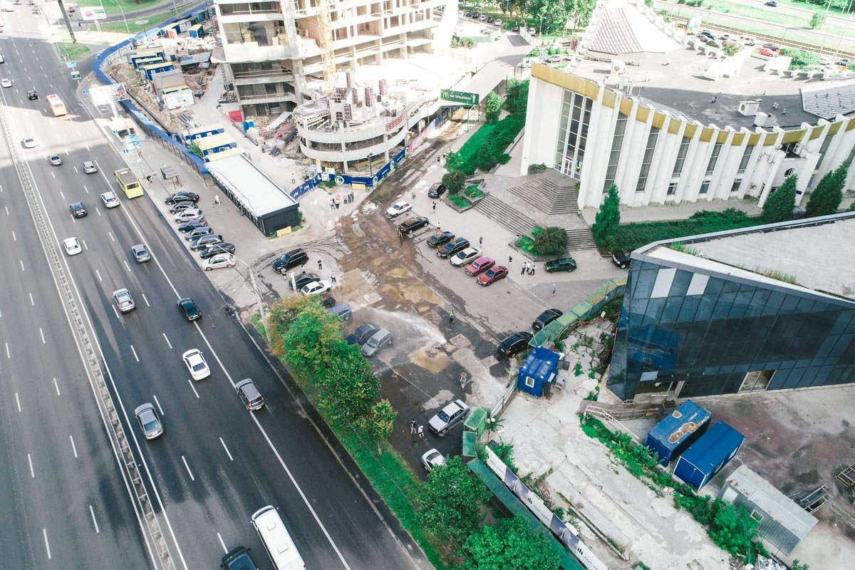 Прорыв водопровода у Центрального ЗАГСа Прорыв водопровода у Центрального ЗАГСа
