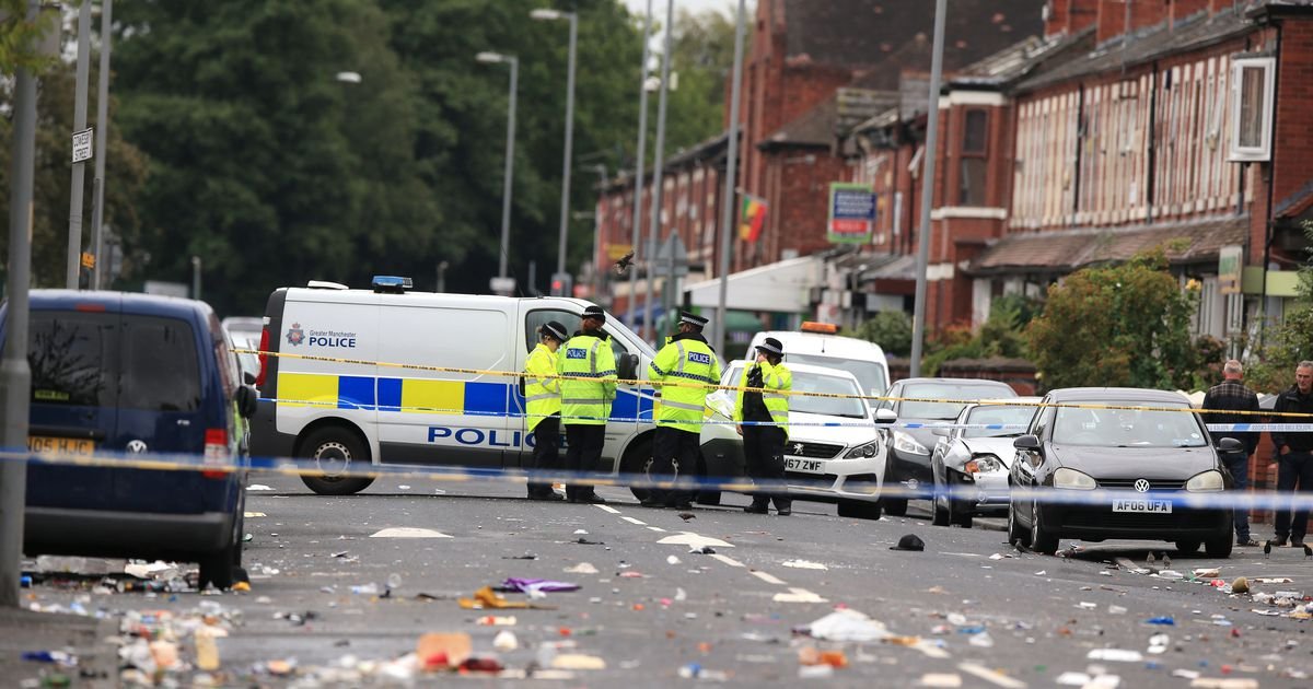 На манчестерской улице Клермонт-роуд, которая расположена в районе Мосс-сайд на юге города произошла стрельба