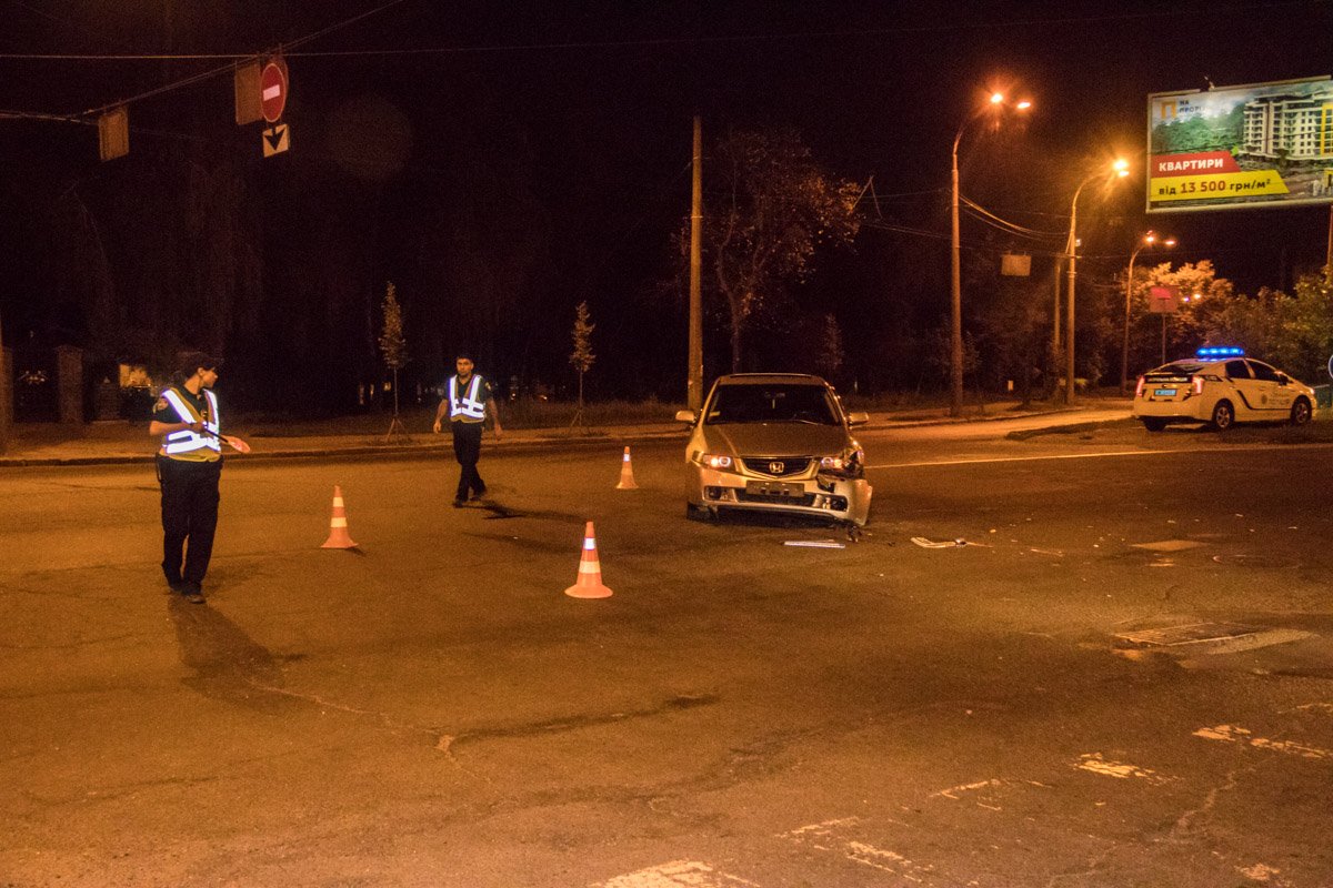 На улице Стеценко Honda Aссord сбила мотоциклиста