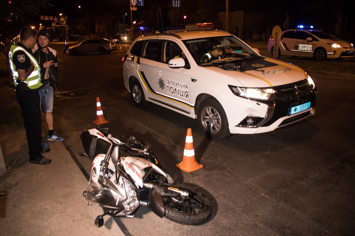 Владельца мотоцикла и девушку-пассажира госпитализировали 