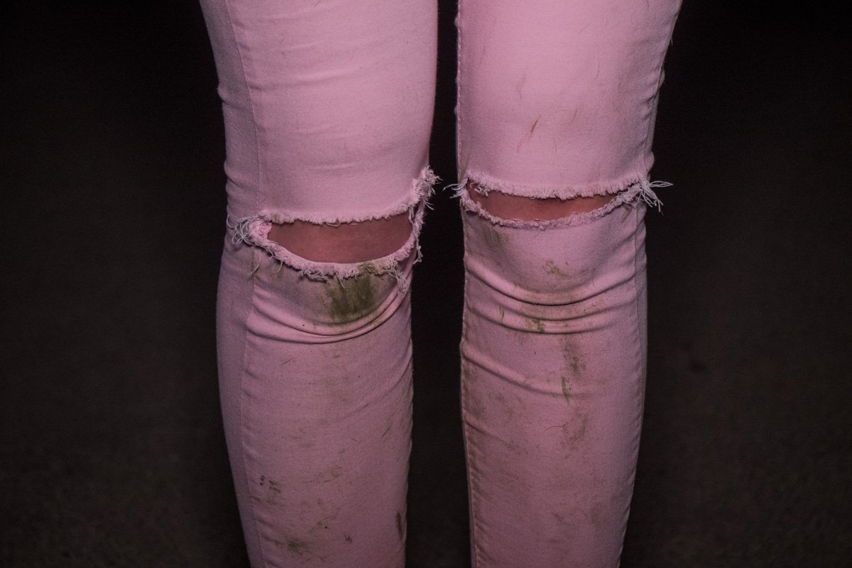 Она пыталась растянуть собак, чтобы спасти свою Она пыталась растянуть собак, чтобы спасти свою