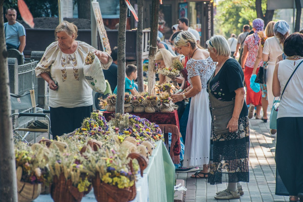 По традиции на Маковея, или Медовый спас, нельзя работать по дому и в огороде. Но это не отменяет работу по КЗОТу По традиции на Маковея, или Медовый спас, нельзя работать по дому и в огороде. Но это не отменяет работу по КЗОТу