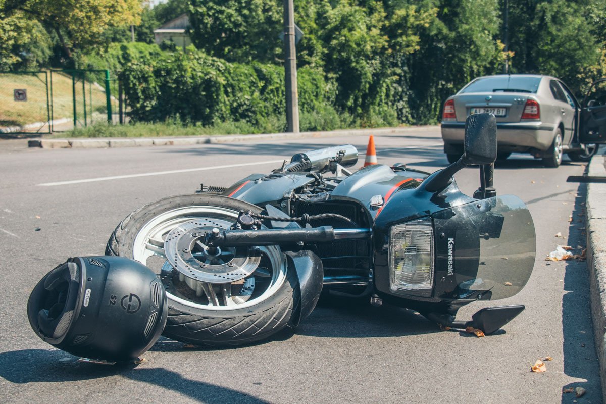 В Печерском районе Киева Skoda Oktavia сбила мотоциклистку