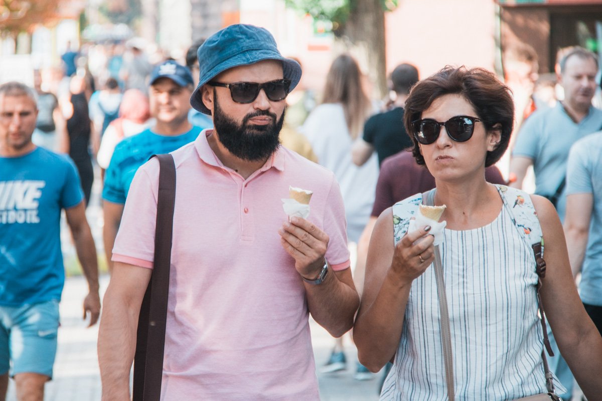 И таких "хомячков" с мороженым сегодня по улицам столицы очень много И таких "хомячков" с мороженым сегодня по улицам столицы очень много