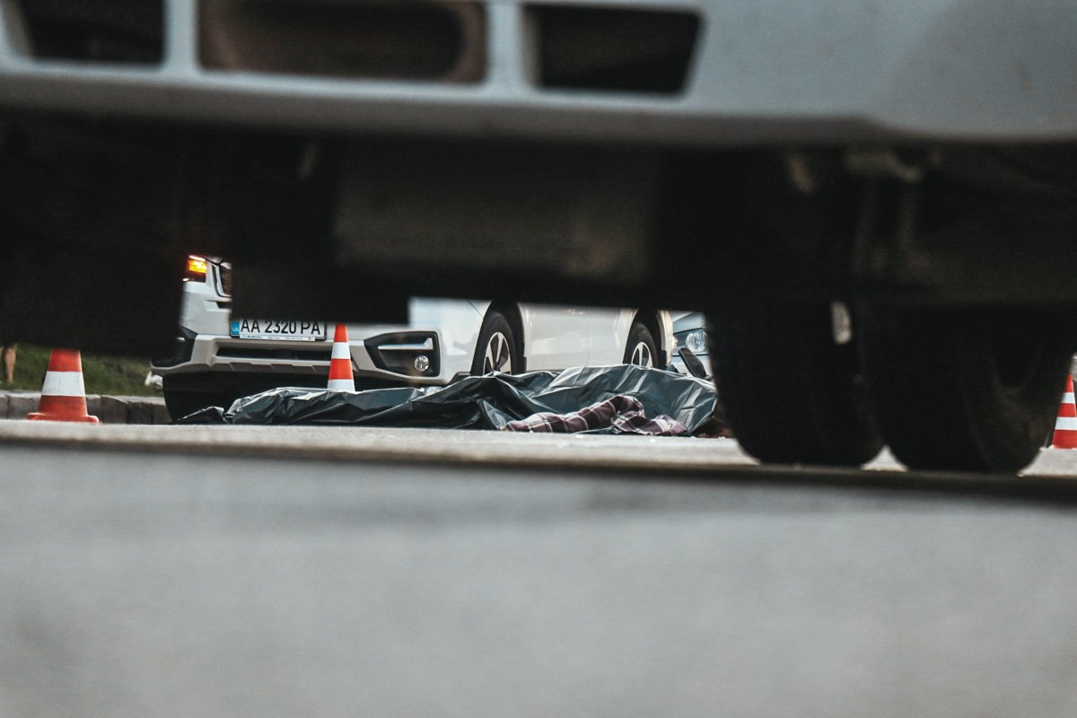 На данном участке дороги образовалась огромная пробка, протяженностью в несколько километров На данном участке дороги образовалась огромная пробка, протяженностью в несколько километров