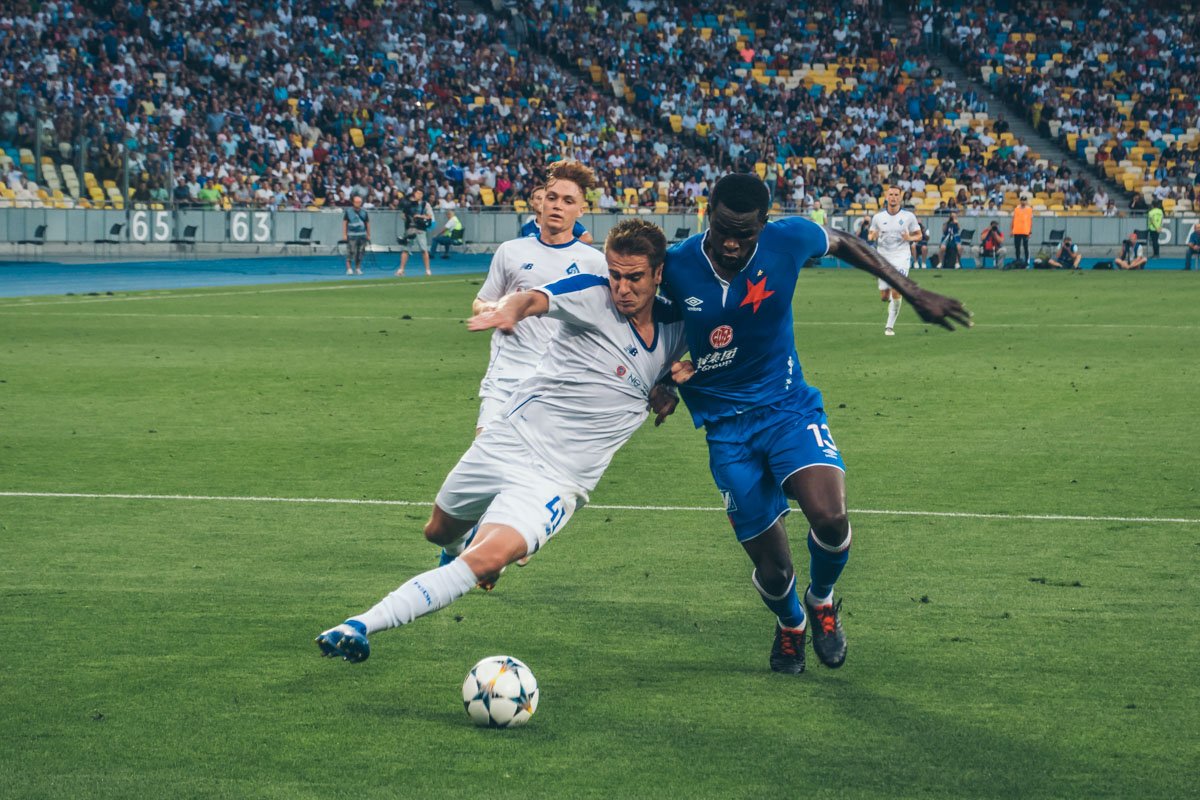 На протяжении всего матча была упорная борьба