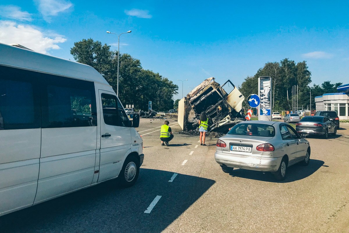 Авария произошла на трассе "Киев-Чоп" в районе села Ставище