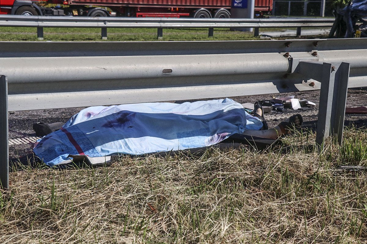 Водитель и пассажир ВАЗа погибли на месте 