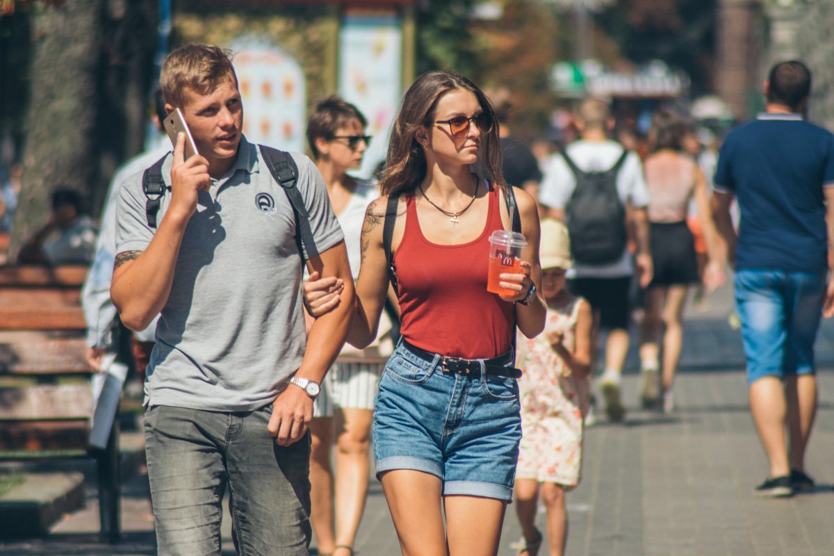 Когда он уже наговорится... ведь я же рядом... Когда он уже наговорится... ведь я же рядом...