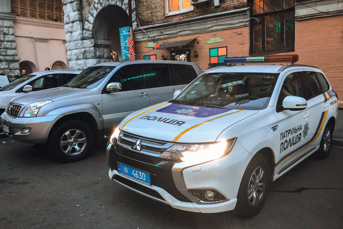 По словам полицейских, позвонивший мужчина не представился