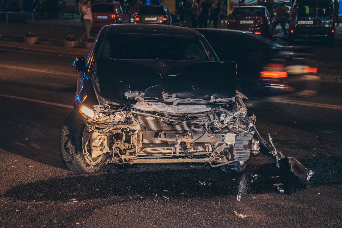 Как рассказал Мирошниченко, он двигался в среднем ряду со скоростью 50-60 километров в час