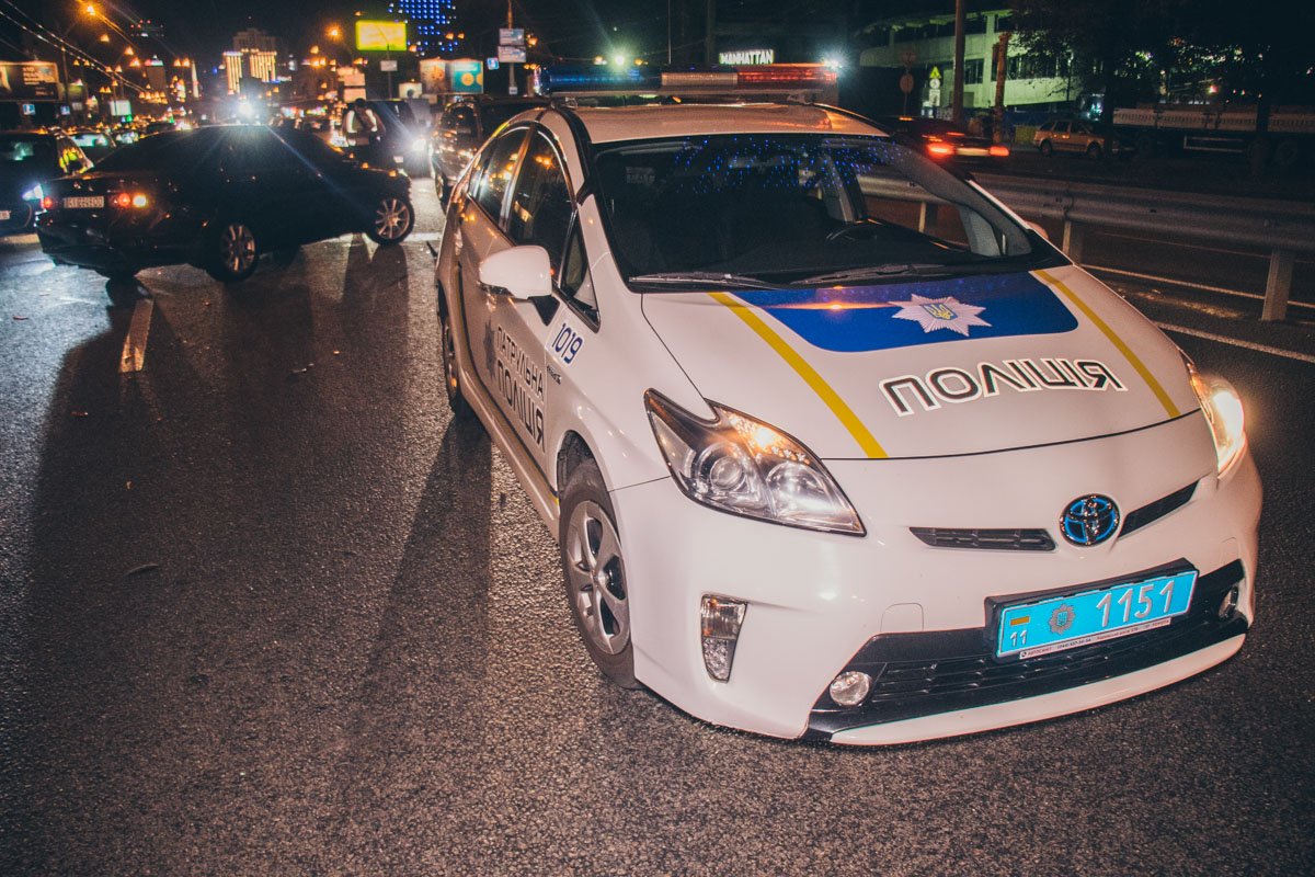 Также работает полиция