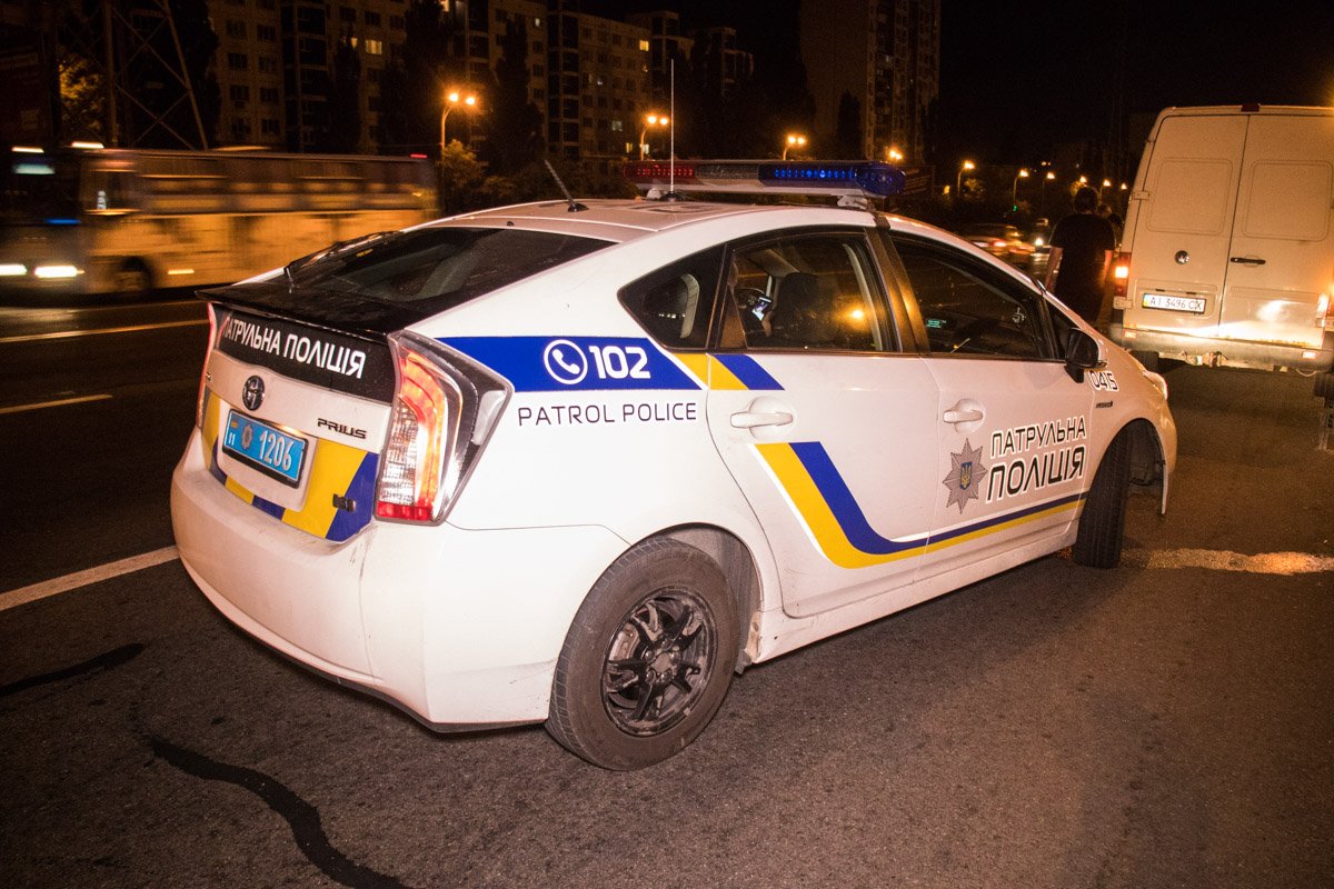 На улице Братиславской микроавтобус Volkswagen сбил двоих пешеходов На улице Братиславской микроавтобус Volkswagen сбил двоих пешеходов